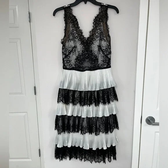 Marchesa | Dresses | Marchesa Notte Black White Lace Midi Dress Size 4  Preowned Gorgeous | Poshmark